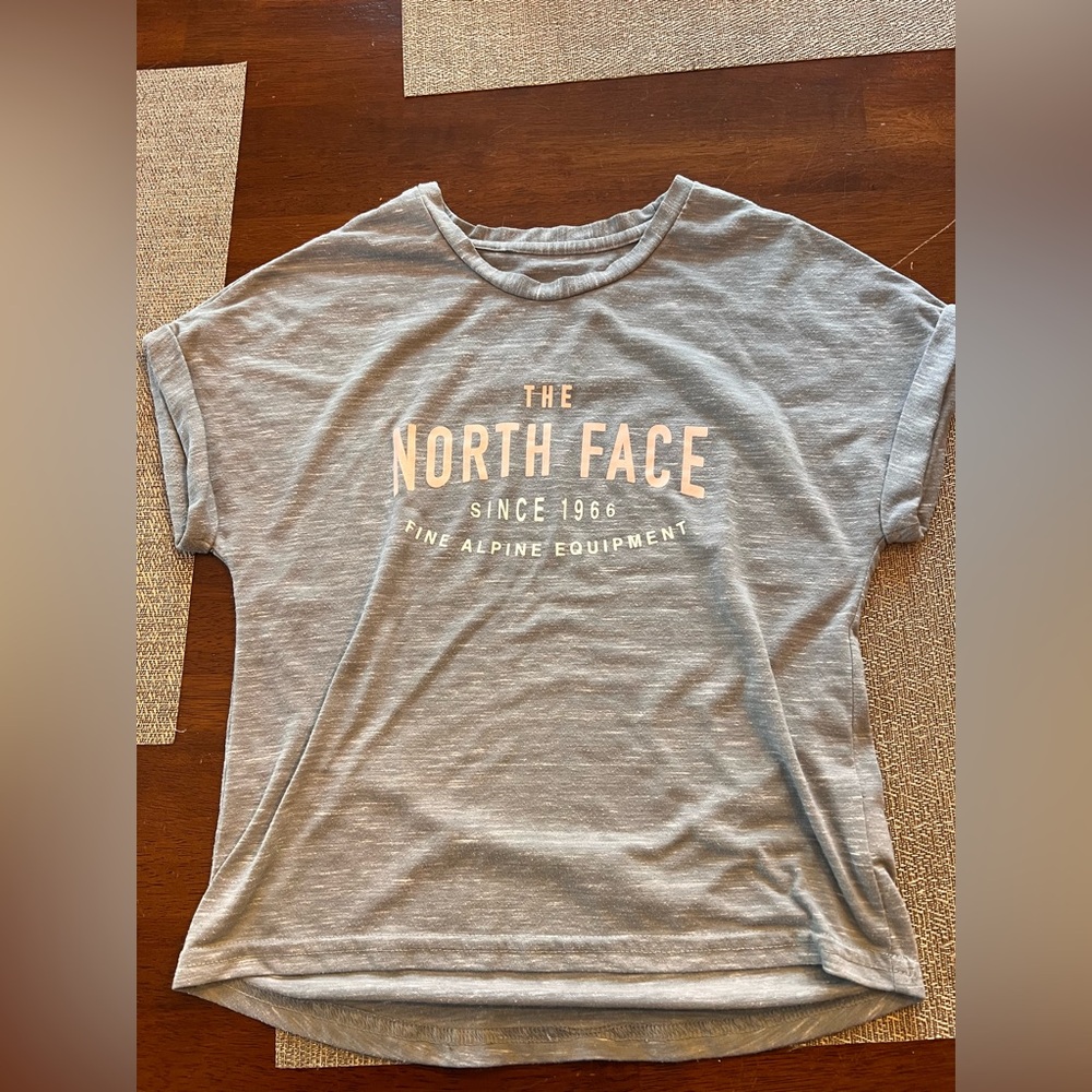 Girls‎ 10/12 North Face tee